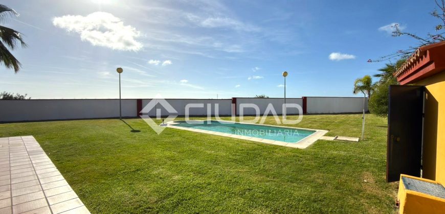 Chalet con jardín y piscina en Martín Miguel
