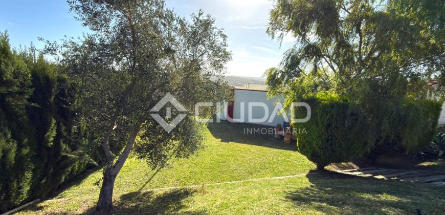 Chalet con jardín y piscina en Martín Miguel