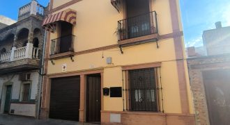 CASA CON COCHERA LISTA PARA ENTRAR A VIVIR