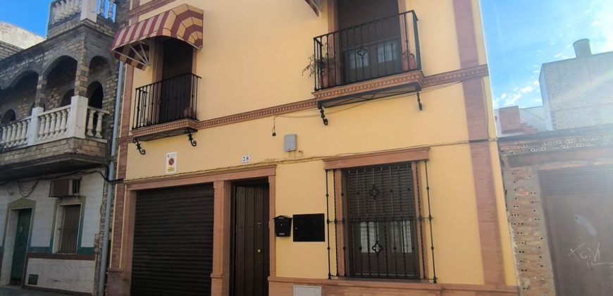 CASA CON COCHERA LISTA PARA ENTRAR A VIVIR