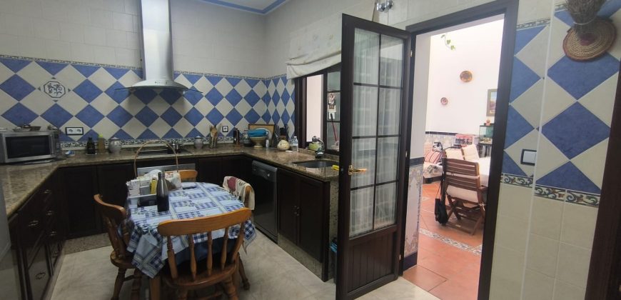 CASA CON COCHERA LISTA PARA ENTRAR A VIVIR