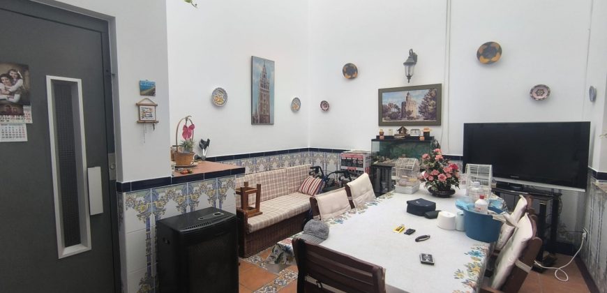 CASA CON COCHERA LISTA PARA ENTRAR A VIVIR