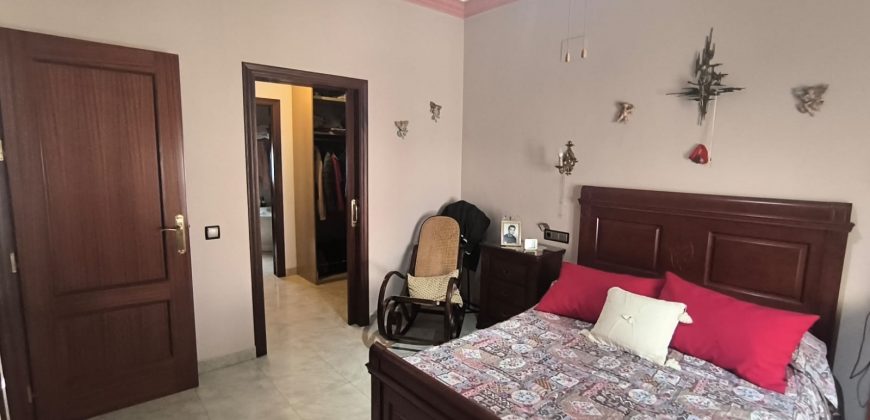 CASA CON COCHERA LISTA PARA ENTRAR A VIVIR