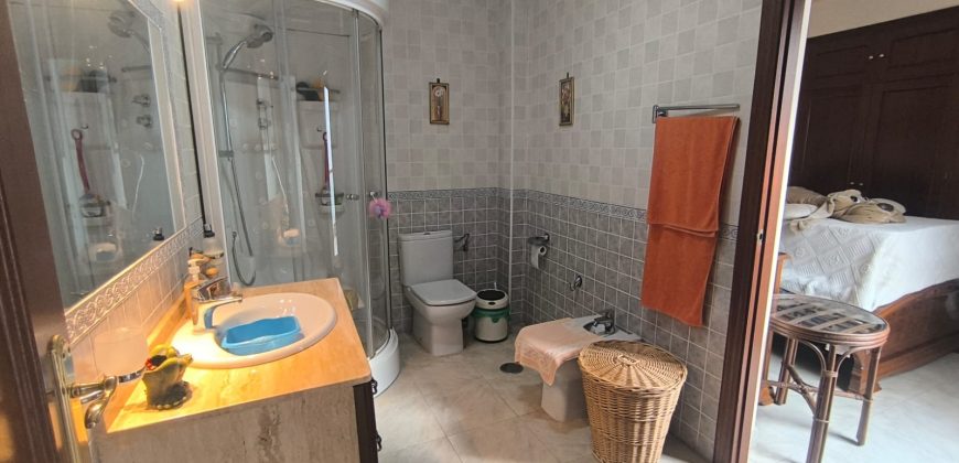 CASA CON COCHERA LISTA PARA ENTRAR A VIVIR