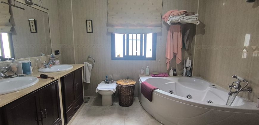 CASA CON COCHERA LISTA PARA ENTRAR A VIVIR