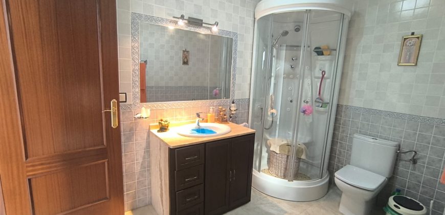 CASA CON COCHERA LISTA PARA ENTRAR A VIVIR