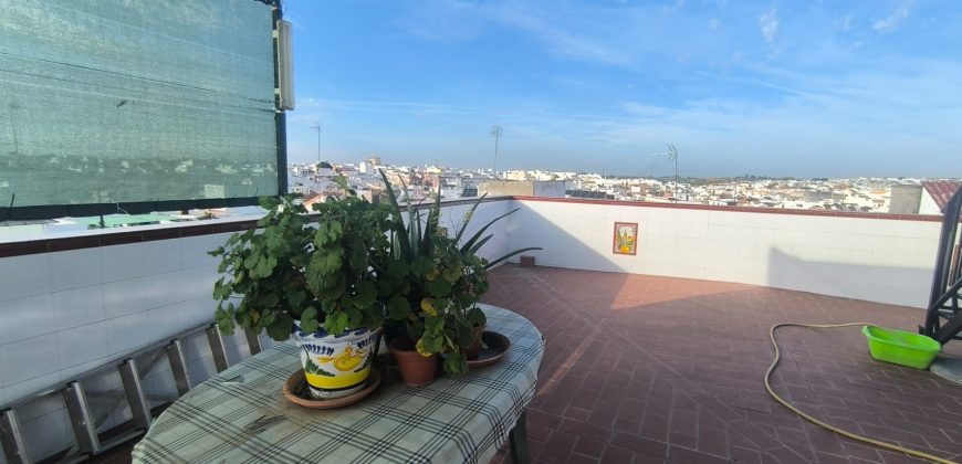 CASA CON COCHERA LISTA PARA ENTRAR A VIVIR