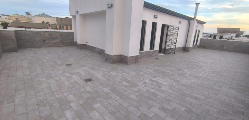 CASA DE NUEVA CONSTRUCCIÓN CON COCHERA