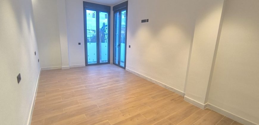 CASA DE NUEVA CONSTRUCCIÓN CON COCHERA