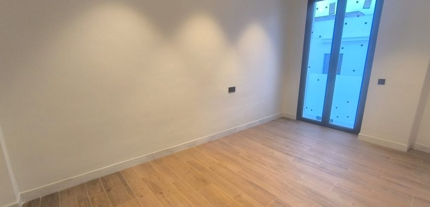 CASA DE NUEVA CONSTRUCCIÓN CON COCHERA