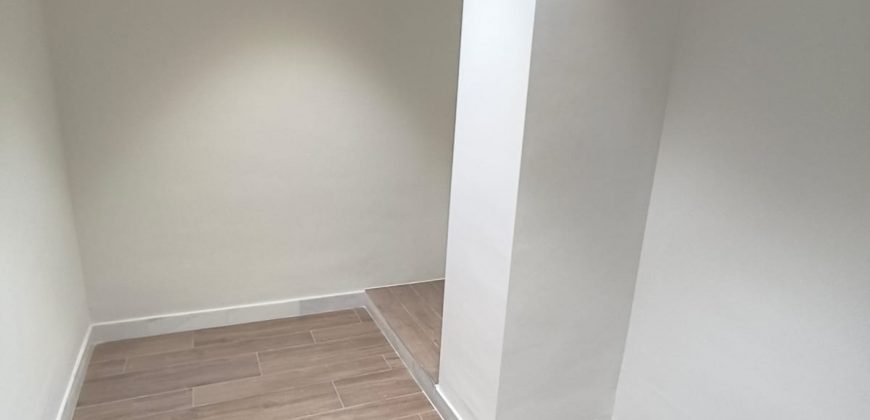 CASA DE NUEVA CONSTRUCCIÓN CON COCHERA