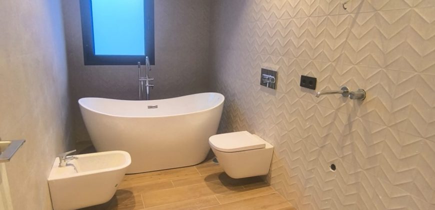 CASA DE NUEVA CONSTRUCCIÓN CON COCHERA