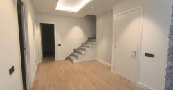 CASA DE NUEVA CONSTRUCCIÓN CON COCHERA