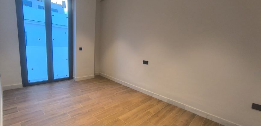 CASA DE NUEVA CONSTRUCCIÓN CON COCHERA