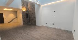 CASA DE NUEVA CONSTRUCCIÓN CON COCHERA