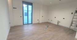 CASA DE NUEVA CONSTRUCCIÓN CON COCHERA