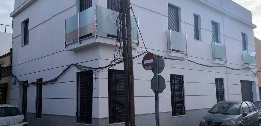 CASA DE NUEVA CONSTRUCCIÓN CON COCHERA