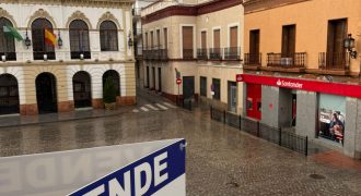 Espectacular Piso situado en Plaza del Ayuntamiento de Morón de la Fra.
