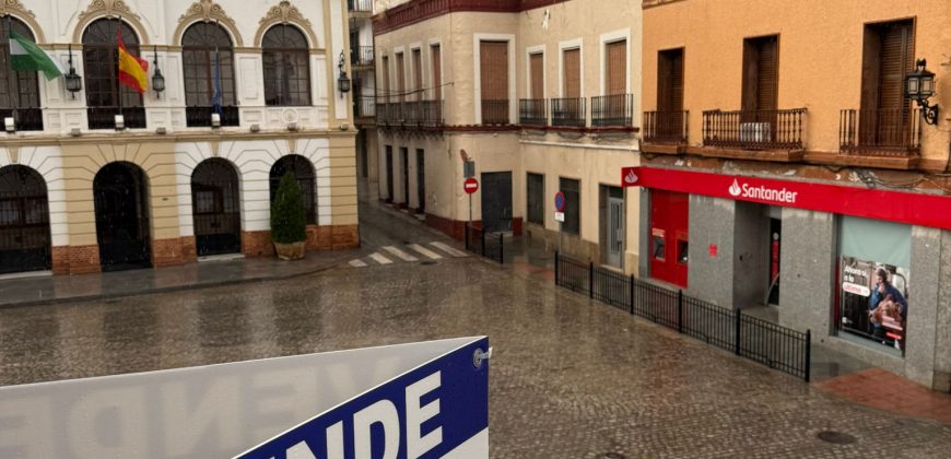 Espectacular Piso situado en Plaza del Ayuntamiento de Morón de la Fra.