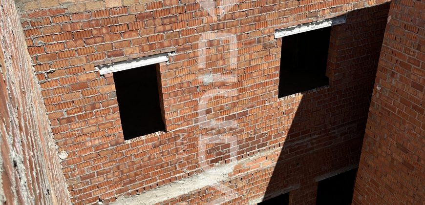 Edificio en bruto de 4 viviendas (Barrio Alto)