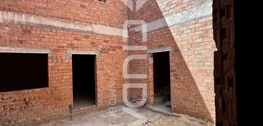 Edificio en bruto de 4 viviendas (Barrio Alto)