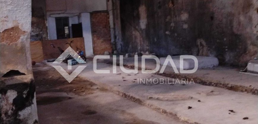 Nave con uso de de bodega en Barrio Alto