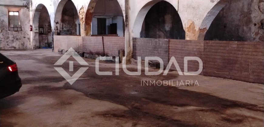 Nave con uso de de bodega en Barrio Alto