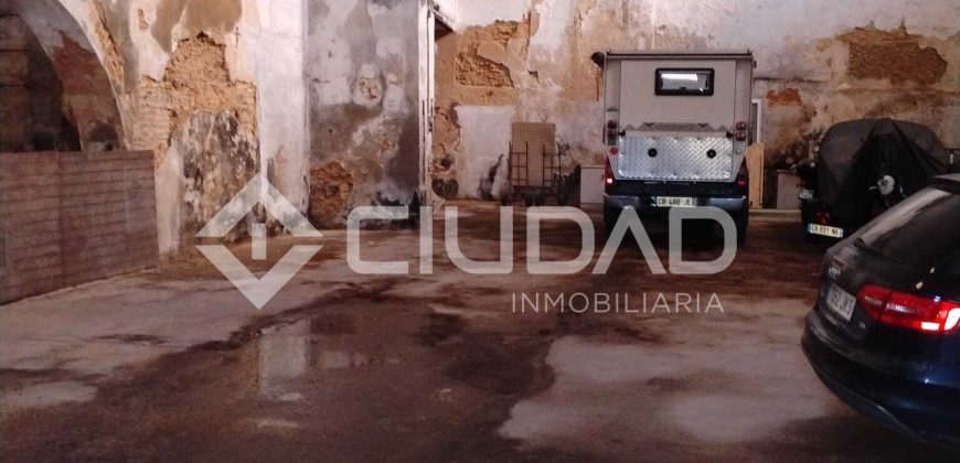 Nave con uso de de bodega en Barrio Alto