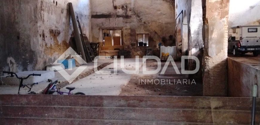 Nave con uso de de bodega en Barrio Alto