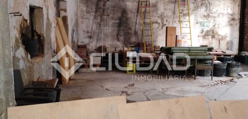 Nave con uso de de bodega en Barrio Alto