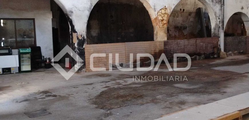 Nave con uso de de bodega en Barrio Alto