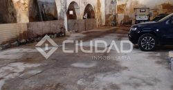 Nave con uso de de bodega en Barrio Alto