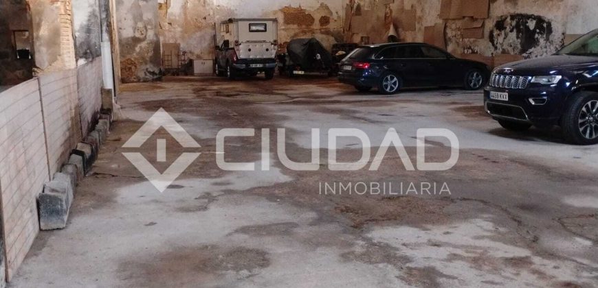 Nave con uso de de bodega en Barrio Alto