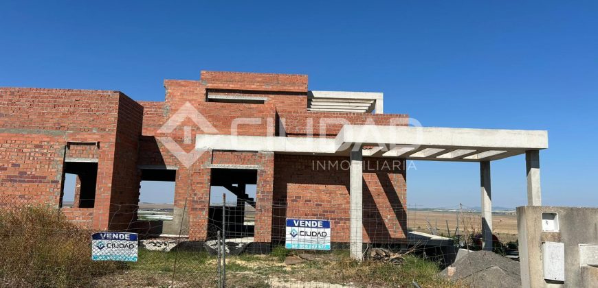 Terreno urbano en Martín Miguel con construcción a terminar