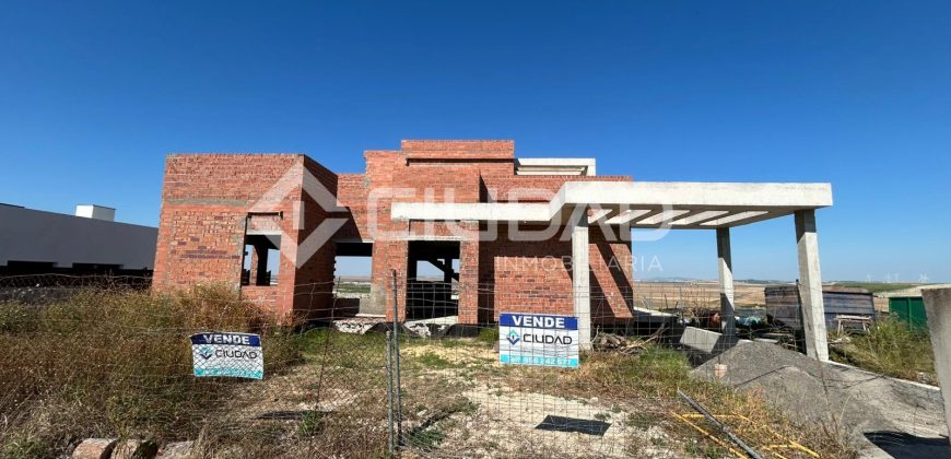 Terreno urbano en Martín Miguel con construcción a terminar