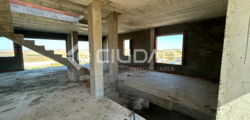 Terreno urbano en Martín Miguel con construcción a terminar
