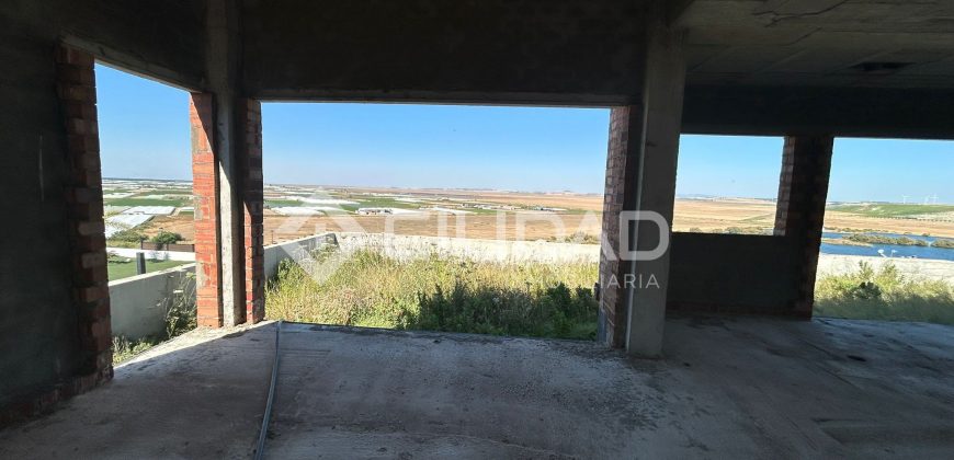 Terreno urbano en Martín Miguel con construcción a terminar