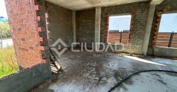 Terreno urbano en Martín Miguel con construcción a terminar