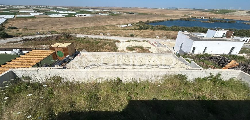 Terreno urbano en Martín Miguel con construcción a terminar