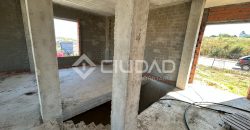 Terreno urbano en Martín Miguel con construcción a terminar