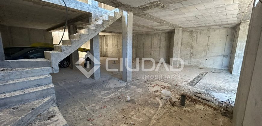 Terreno urbano en Martín Miguel con construcción a terminar