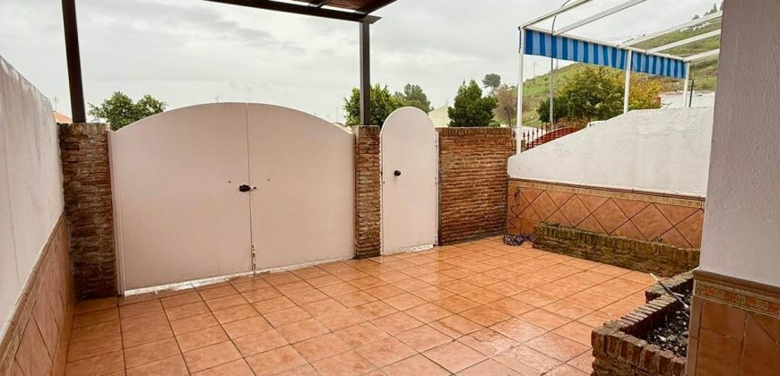 Encantadora casa con Porche y Patio Privado en calle Goya! Morón de la Frontera.
