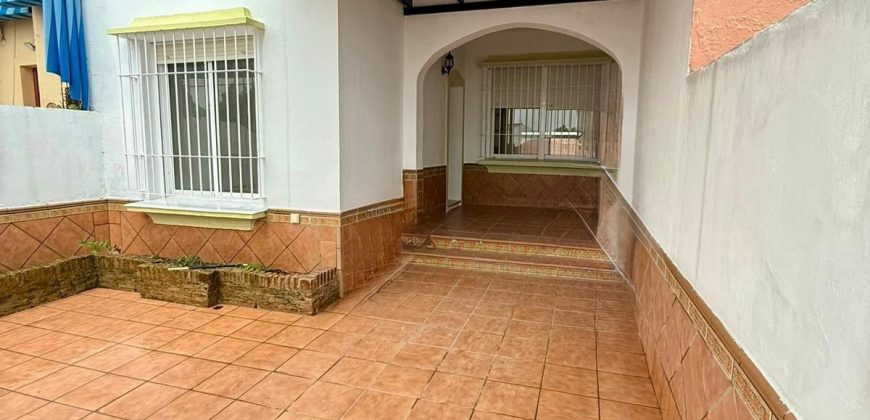 Encantadora casa con Porche y Patio Privado en calle Goya! Morón de la Frontera.