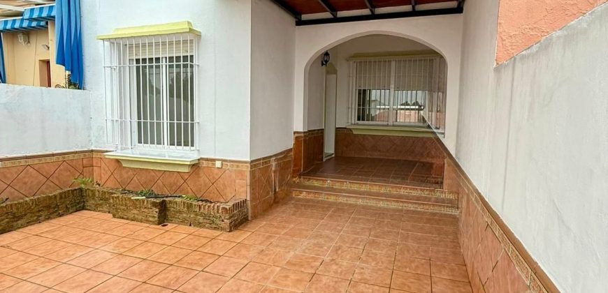Encantadora casa con Porche y Patio Privado en calle Goya! Morón de la Frontera.