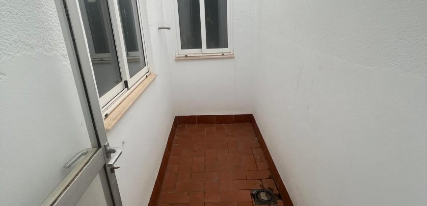 AMPLIO PISO EN CALLE ARRECIFE !! MORON DE LA FRONTERA.