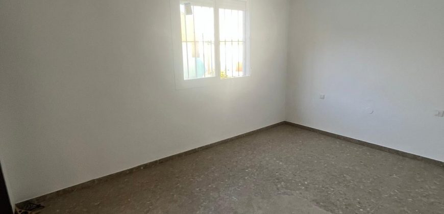 AMPLIO PISO EN CALLE ARRECIFE !! MORON DE LA FRONTERA.