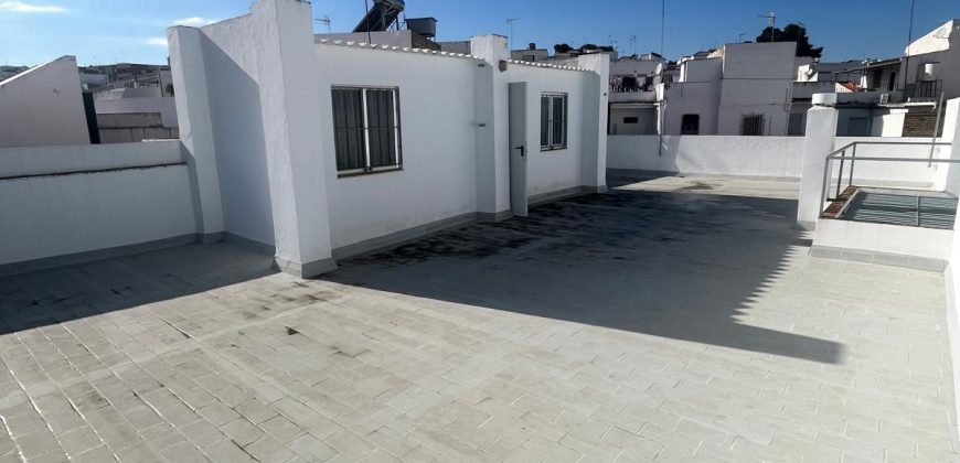 AMPLIO PISO EN CALLE ARRECIFE !! MORON DE LA FRONTERA.