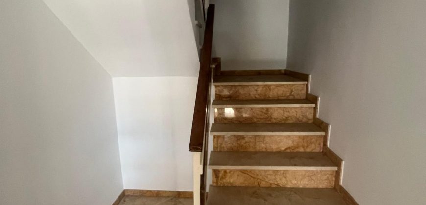 AMPLIO PISO EN CALLE ARRECIFE !! MORON DE LA FRONTERA.