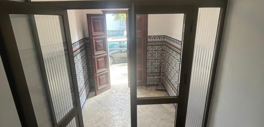 AMPLIO PISO EN CALLE ARRECIFE !! MORON DE LA FRONTERA.