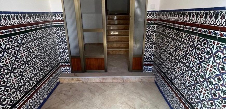 AMPLIO PISO EN CALLE ARRECIFE !! MORON DE LA FRONTERA.